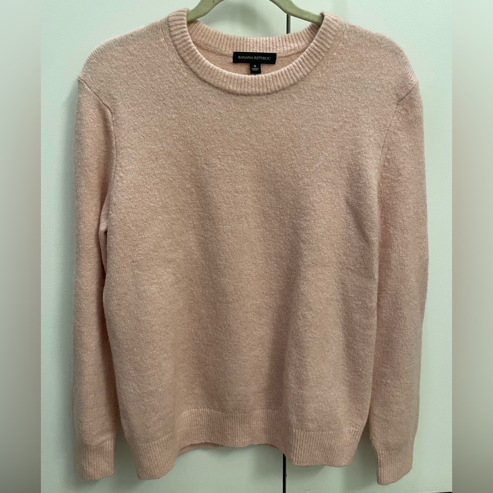 Banana Republic pink crewneck sweater, size small
